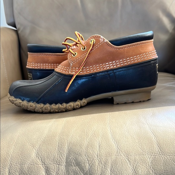 Men’s L.L. Bean Black and Brown Boots with Lace-Up Design main image 15